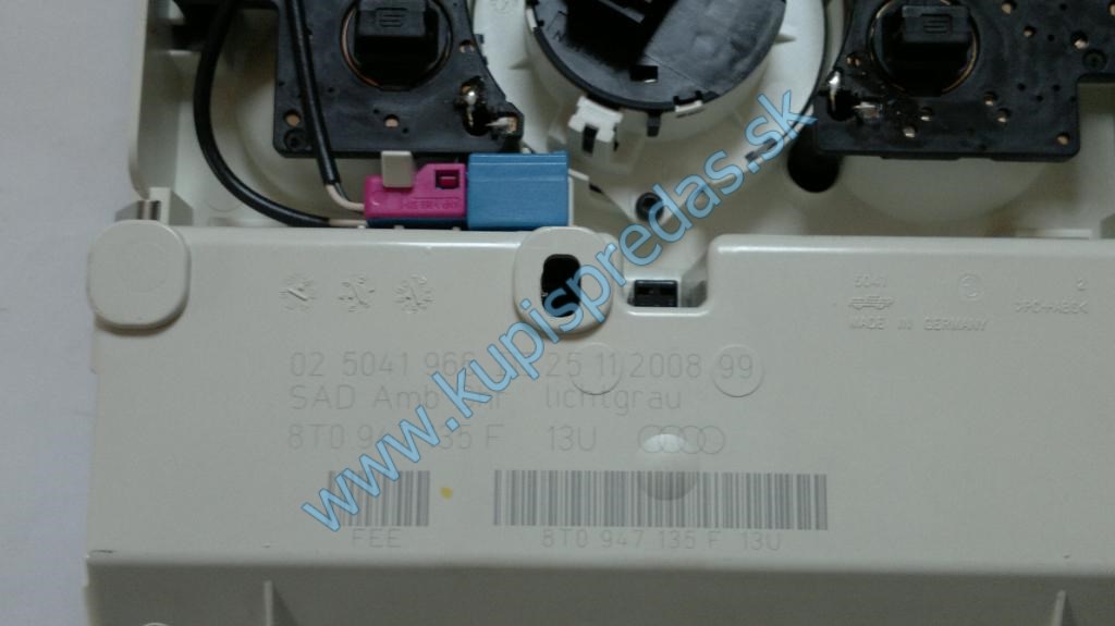Panel vnútorného osvetlenia AUDI Q5 8R  